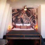 Zwanestein Canal House Bed and Breakfast