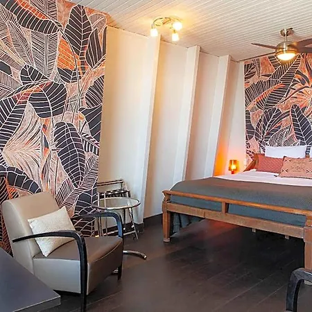 Bed & Breakfast Zwanestein Canal House Amsterdam
