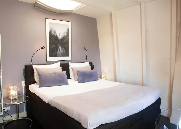 Zwanestein Canal House Couette-café 3*